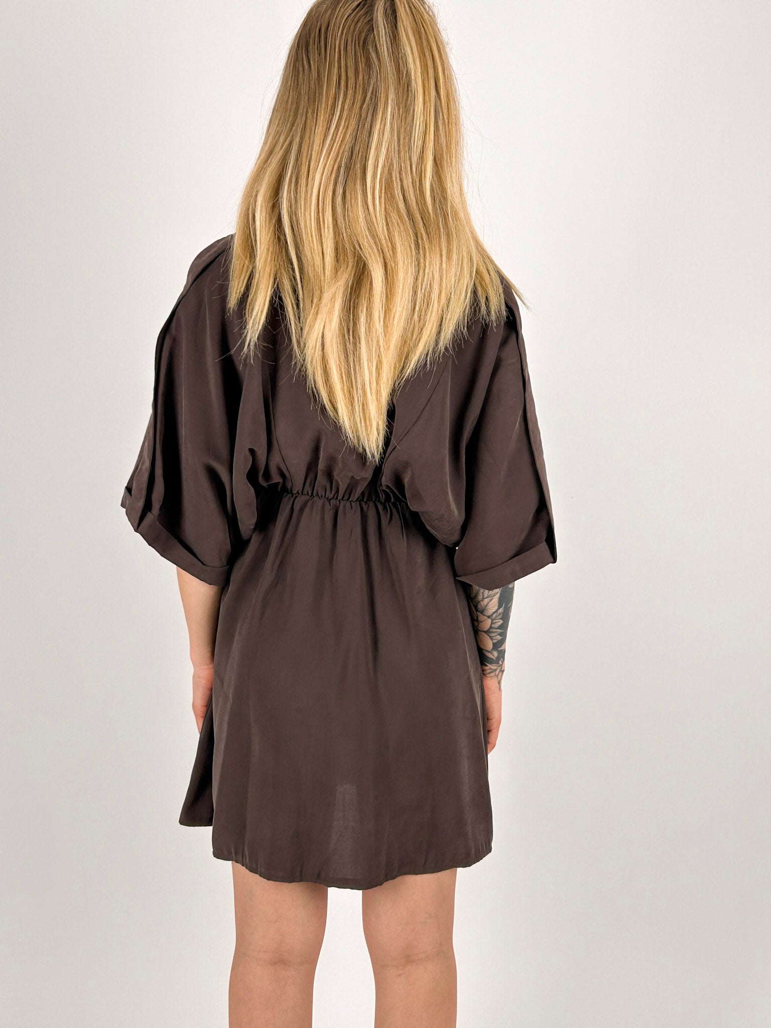 Abito Verona corto da donna in viscosa con scollo incrociato ed elastico in vita - vista retro