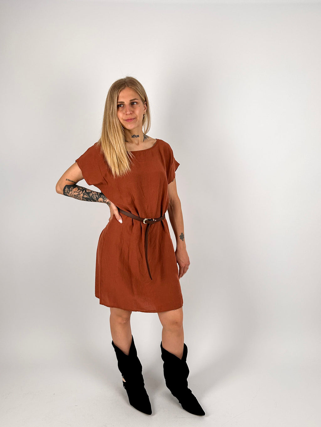 Abito corto elegante donna terracotta - vista frontale