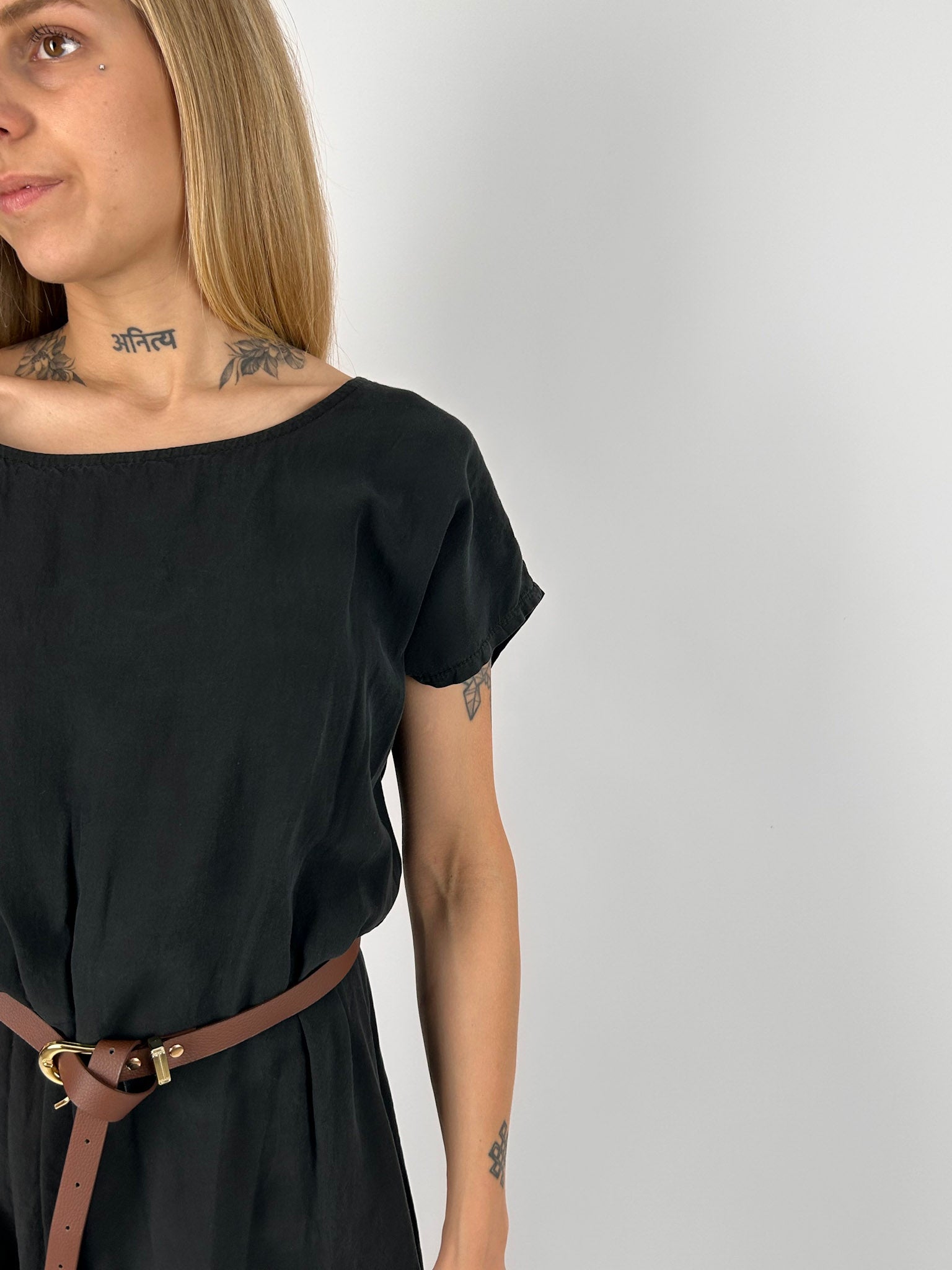 Abito corto elegante donna nero - vista dettaglio