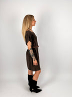 Abito corto elegante donna marrone - vista laterale