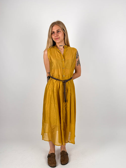 Abito chemisier donna senape smanicato con cintura coordinata e chiusura a bottoni - vista frontale