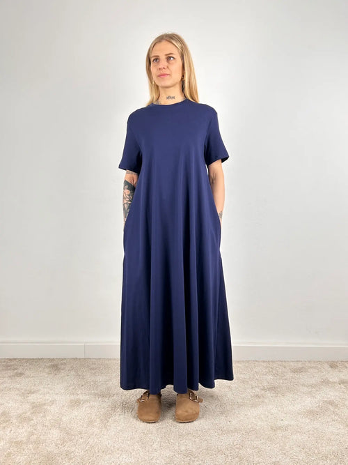 Abito daily chic blu – vestito elegante casual donna, stile minimal quotidiano. vista frontale

