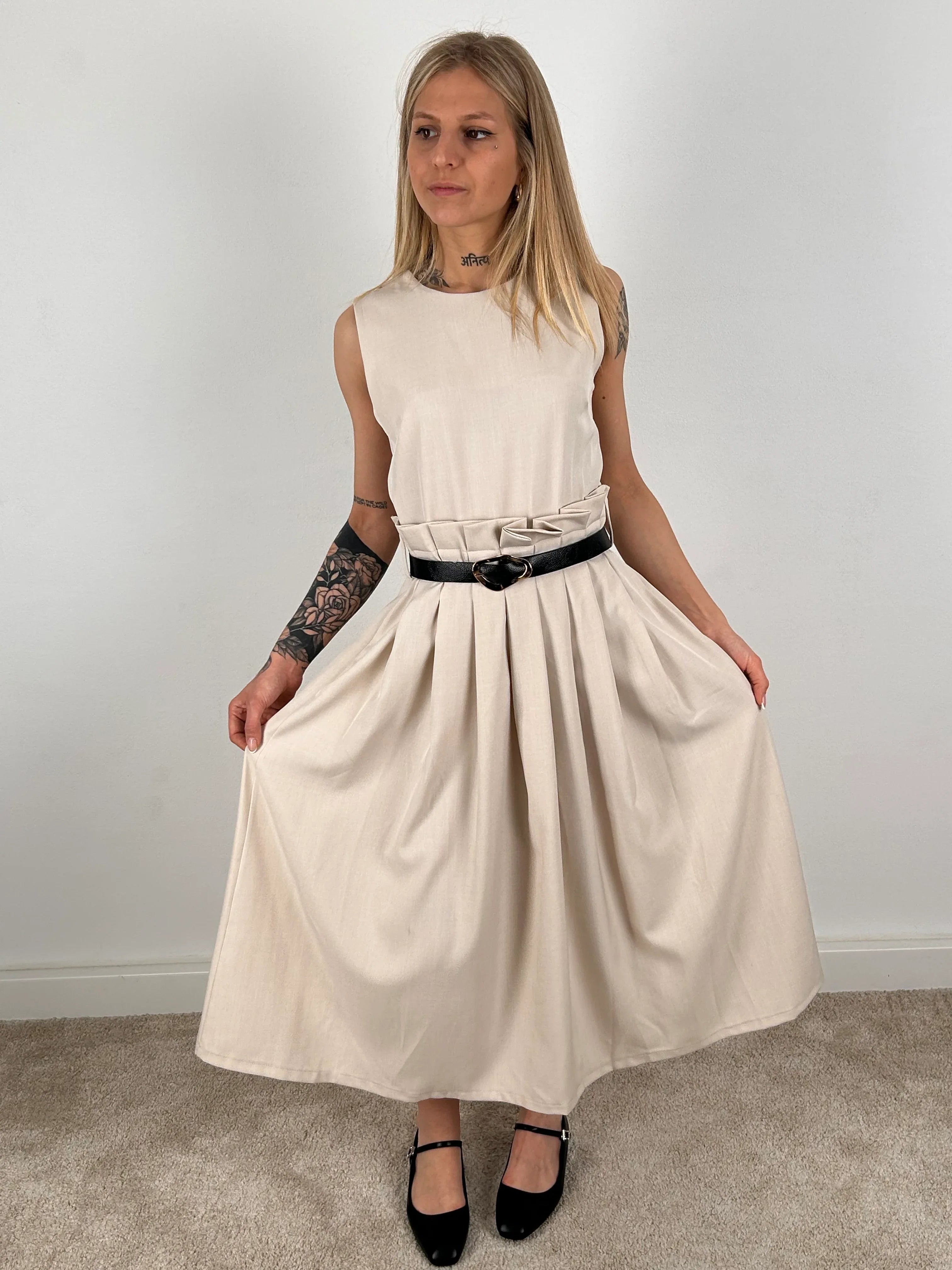 abito donna midi plisse in posa