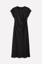 Abito lungo nero satinato donna elegante con linea aderente - immagine gost