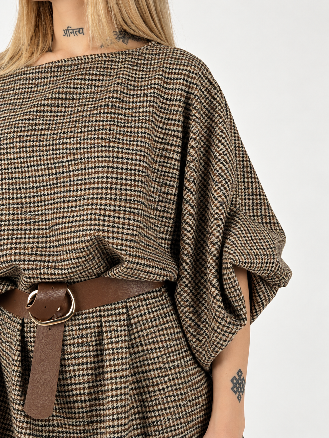 Abito Trama beige - dettaglio pied-de-poule e manica