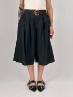 Bermuda donna ampio nero con cintura coordinata - vista frontale