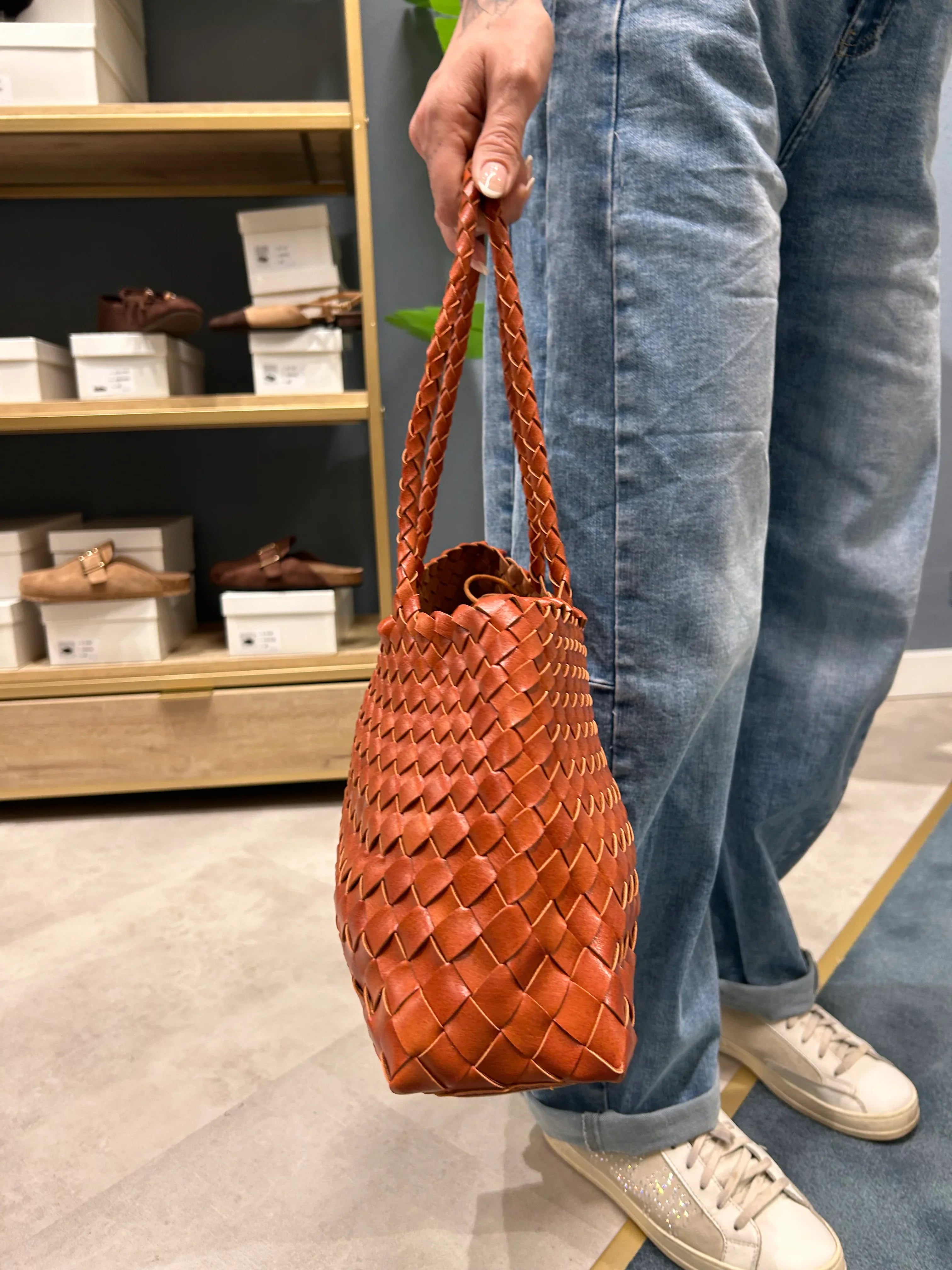 borsa donna con lavorazione intrecciata, stile artigianale elegante