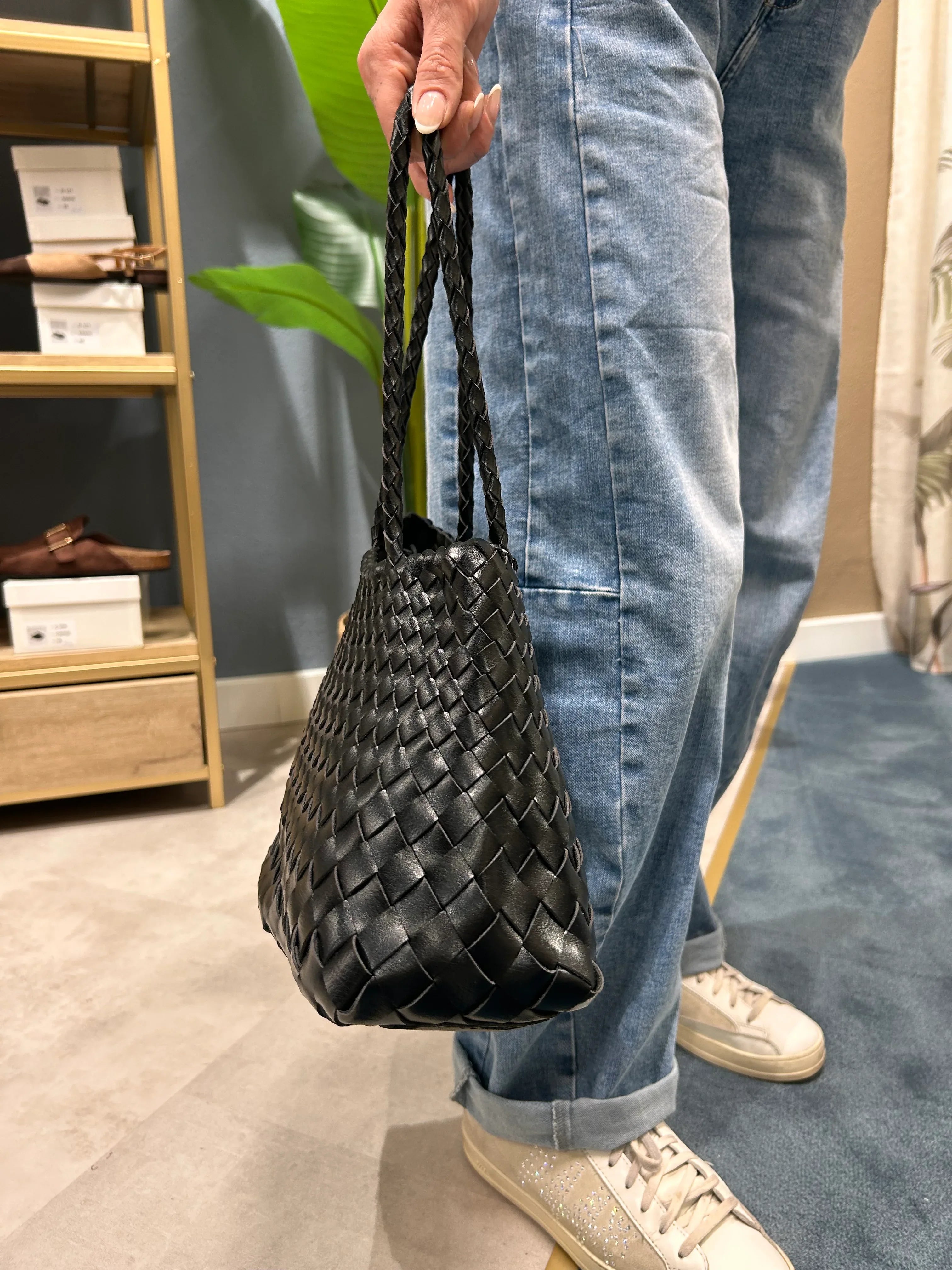 borsa donna con lavorazione intrecciata, stile artigianale elegante