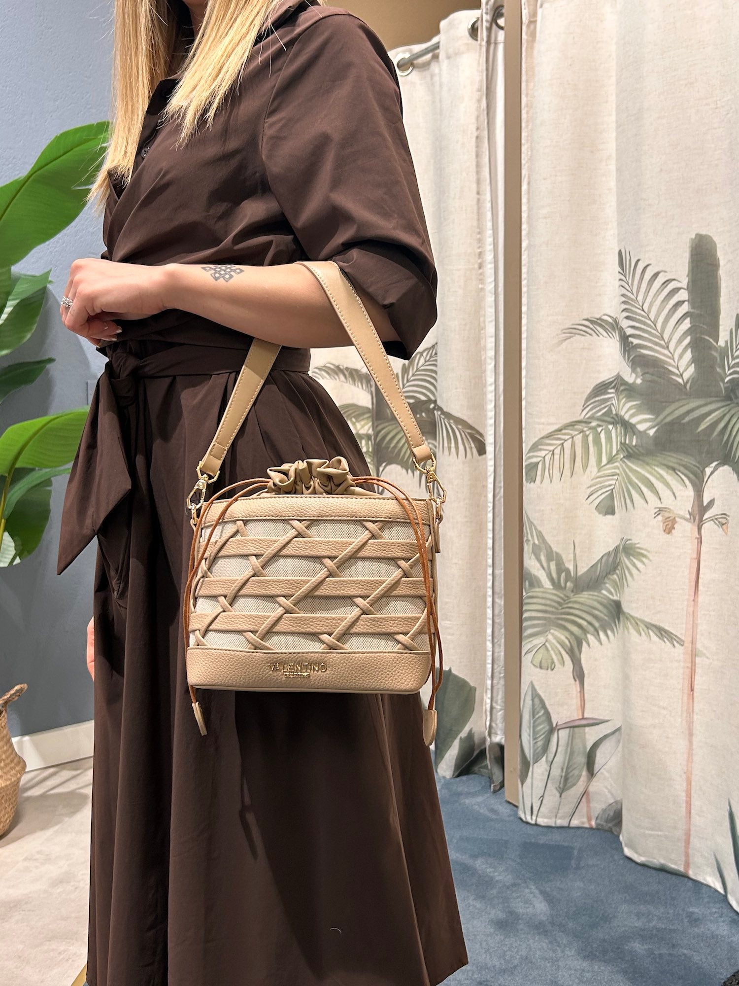 borsa intreccio chic donna vista frontale