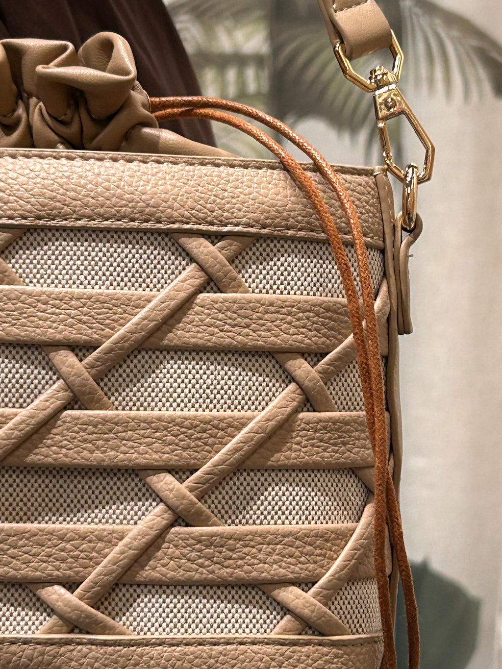 borsa intreccio chic donna dettaglio