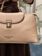 borsa rigida donna elegante dettaglio