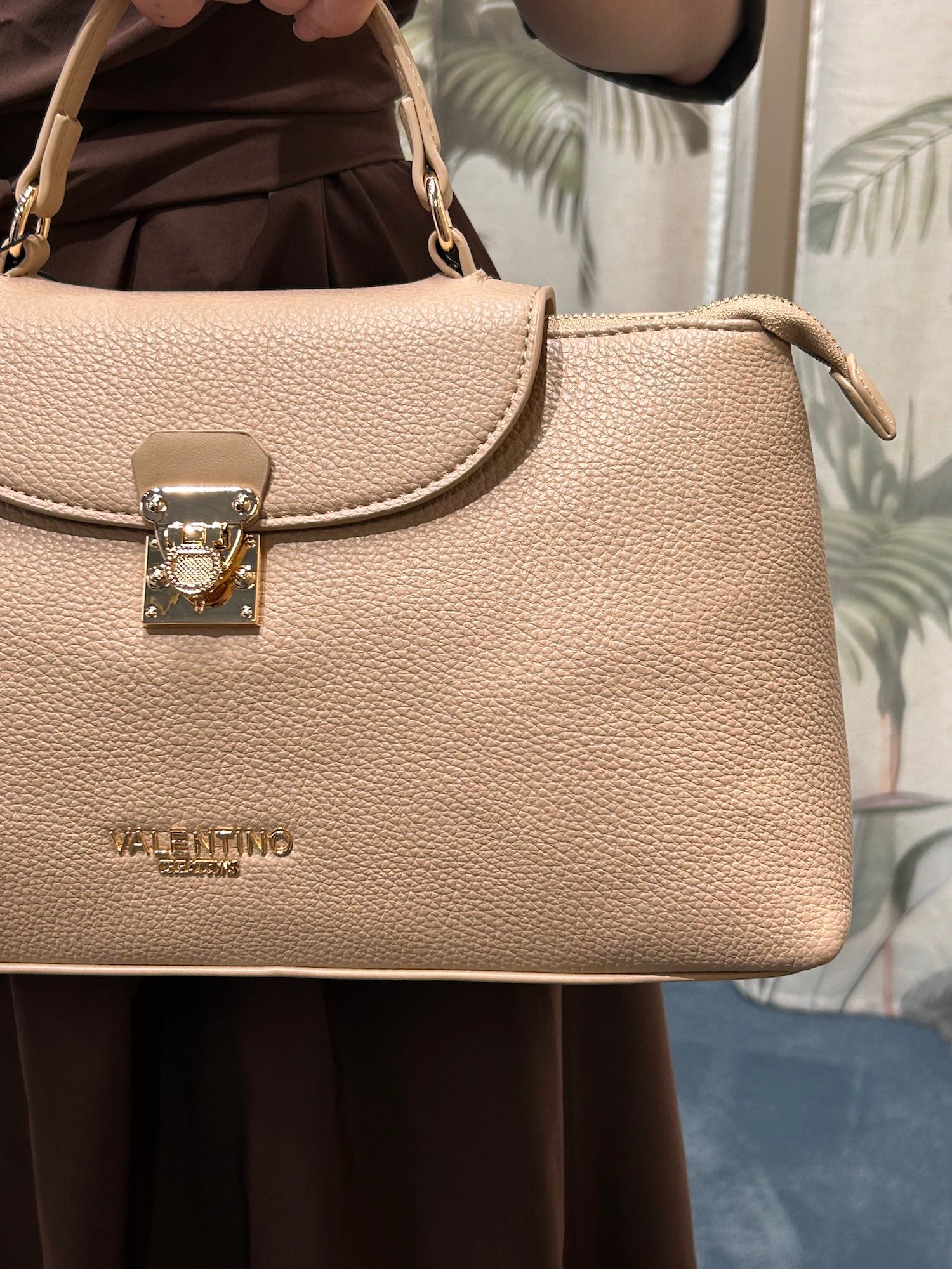 borsa rigida donna elegante dettaglio