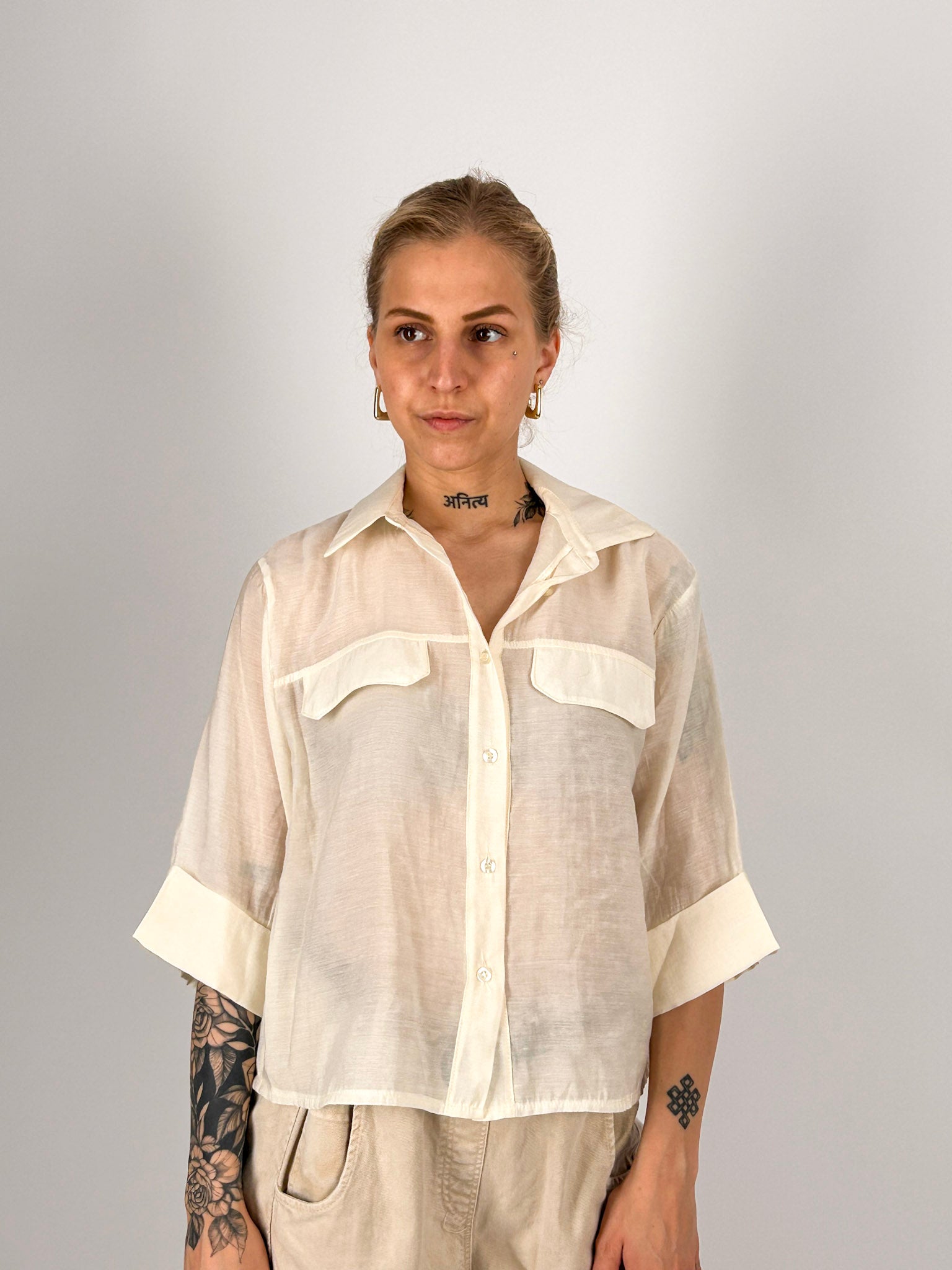 Camicia donna panna in lyocell con taschini frontali e maniche risvoltate - vista frontale