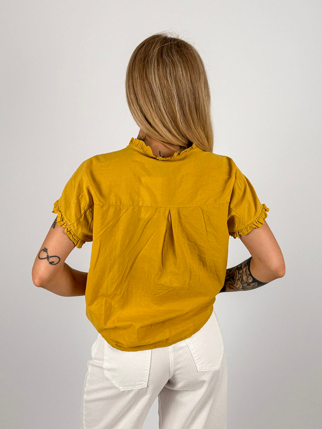 Camicia donna in cotone con plissé frontale e manica corta arricciata - vista retro