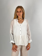 Camicia Aurora da donna con spalla scesa e linea morbida - vista portata fuori bianco