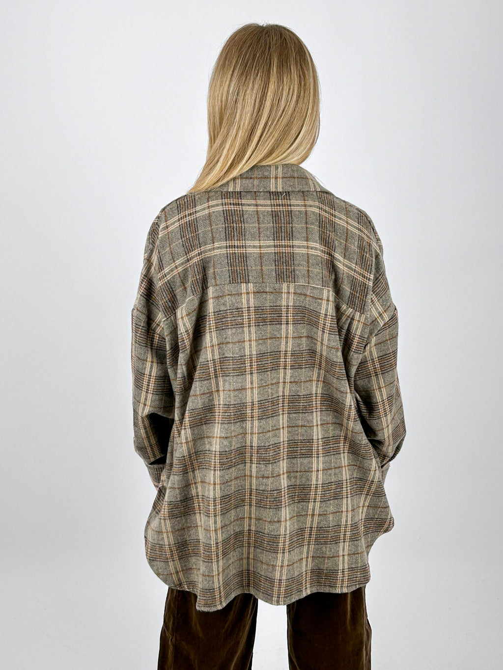 Camicia Over tortora a quadri, vista laterale