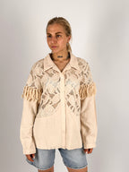 Camicia donna in cotone con ricami  beige decorativi e dettagli sfrangiati sulle maniche - vista frontale