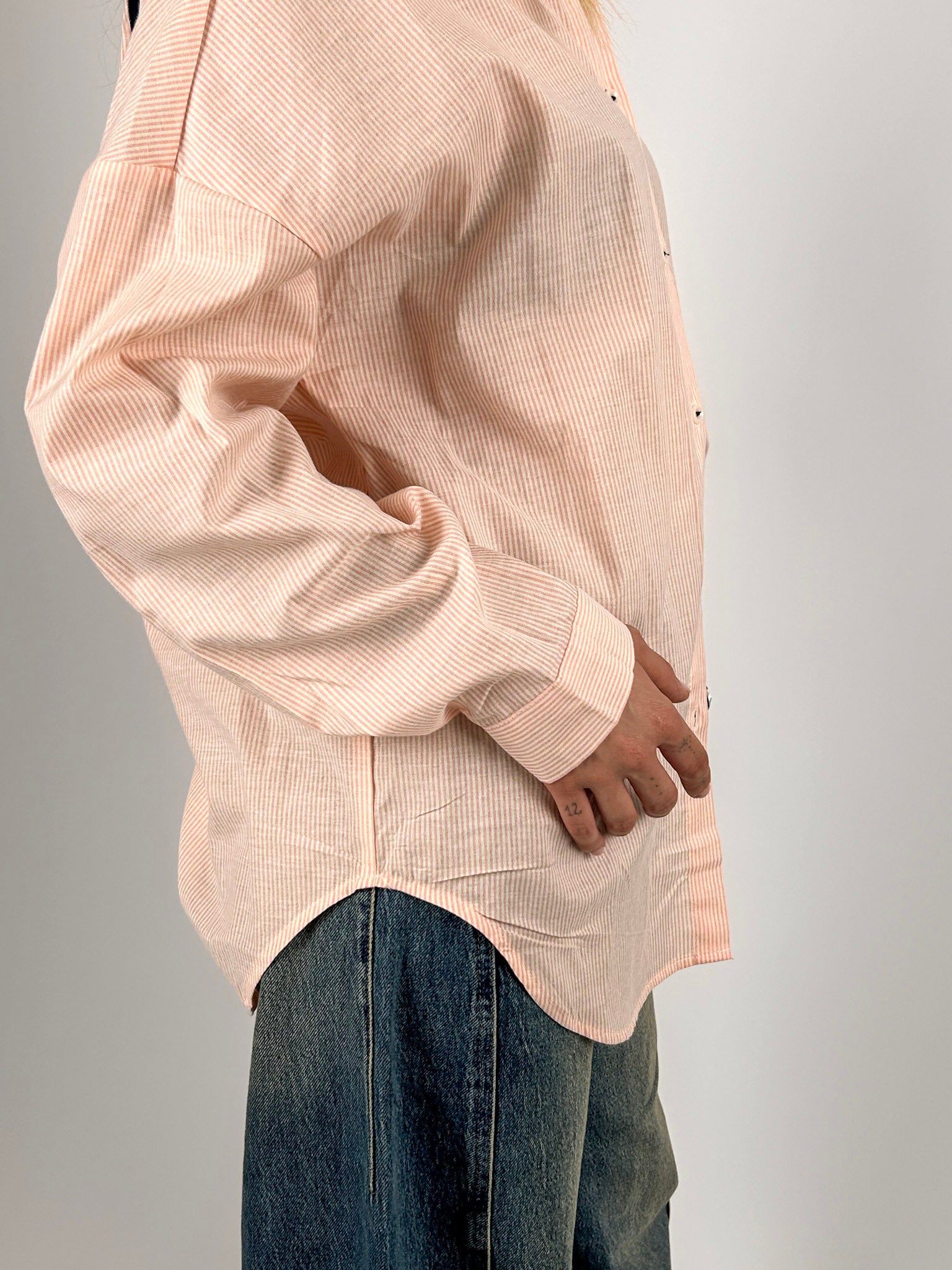 Camicia Firenze da donna over in cotone con spalla scesa - dettaglio laterale