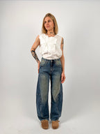 Top donna smanicato con maxi fiocco e vestibilità regolare. outfit