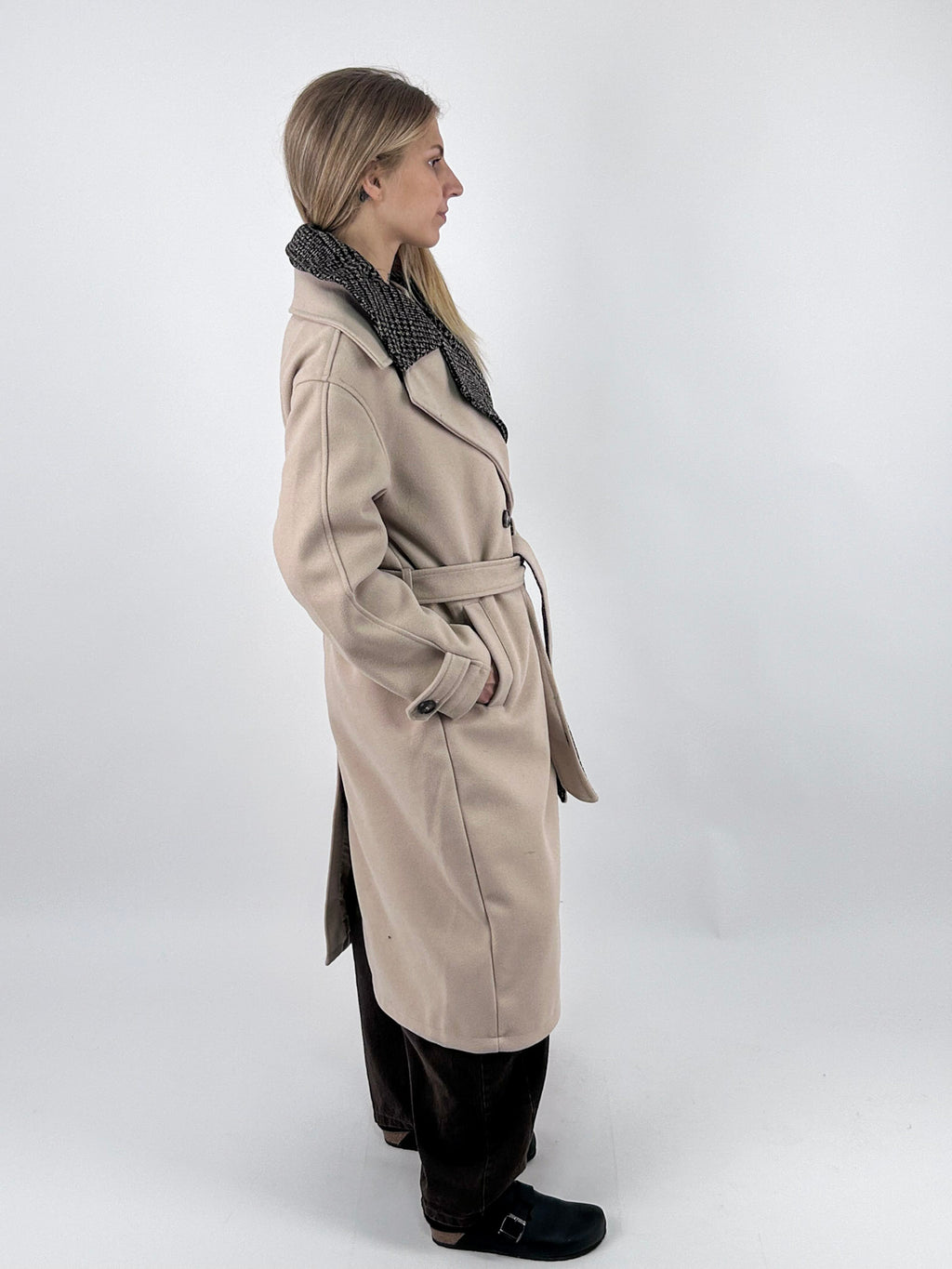 Cappotto donna panna doppiopetto con cintura e inserto a quadri removibile - vista laterale