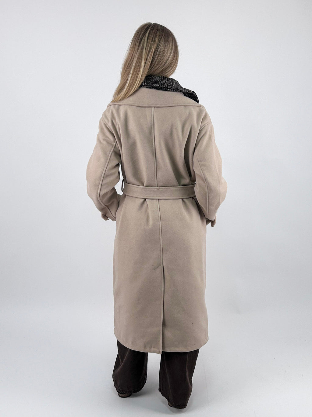 Cappotto donna panna doppiopetto con cintura - vista retro