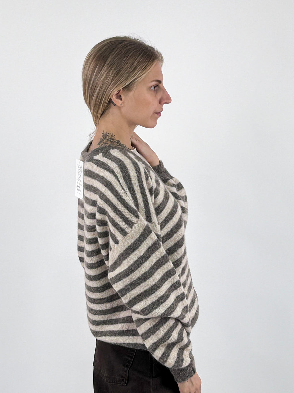 Cardigan donna a righe con alpaca e lana, scollo a V e bottoni tortora - vista laterale