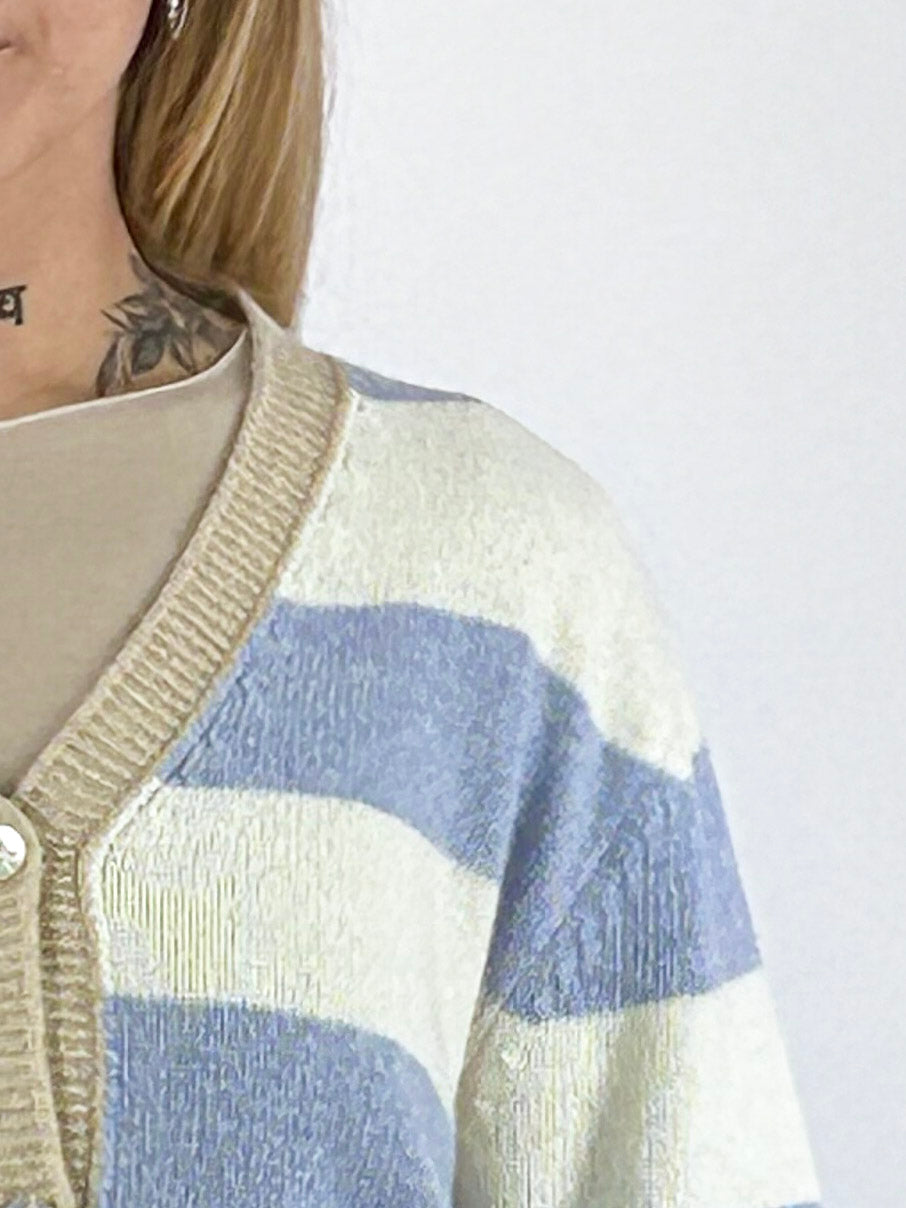 Cardigan donna a righe con scollo a V e bottoni frontali azzurro - vista dettaglio