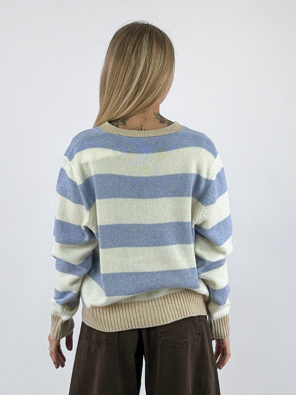Cardigan donna a righe con scollo a V e bottoni frontali azzurro - vista retro
