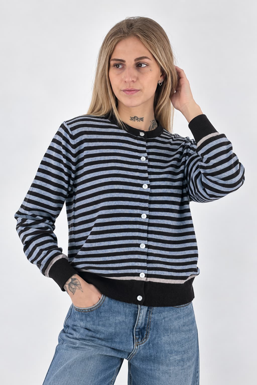 Cardigan donna girocollo a righe con bottoni e bordi a contrasto azzurro - vista frontale