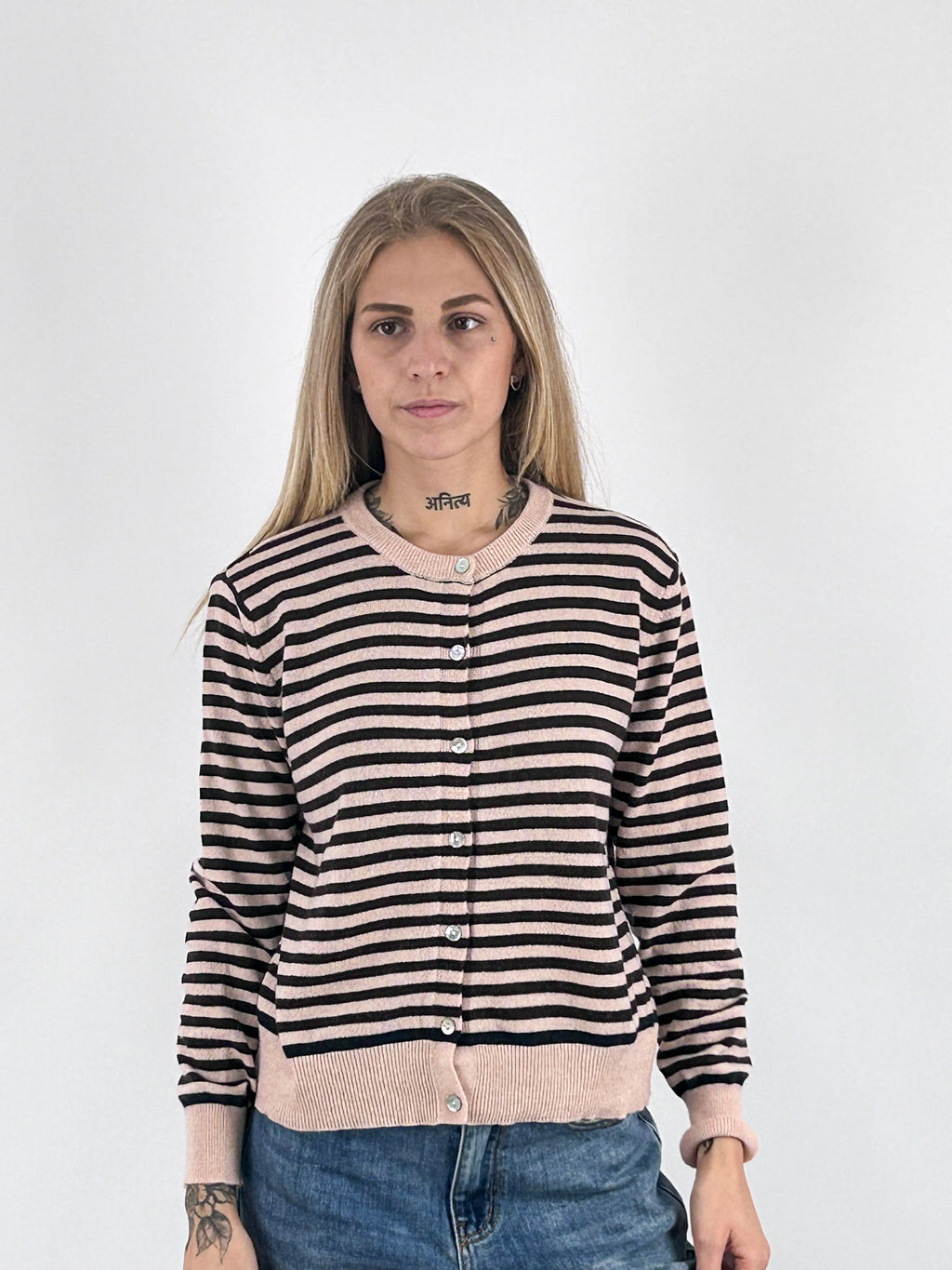 Cardigan donna girocollo a righe con bottoni e bordi a contrasto rosa - vista frontale