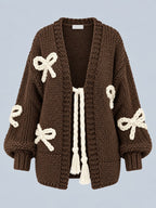 Cardigan donna in maglia con fiocchi applicati e chiusura con laccio marrone - vista frontale gost