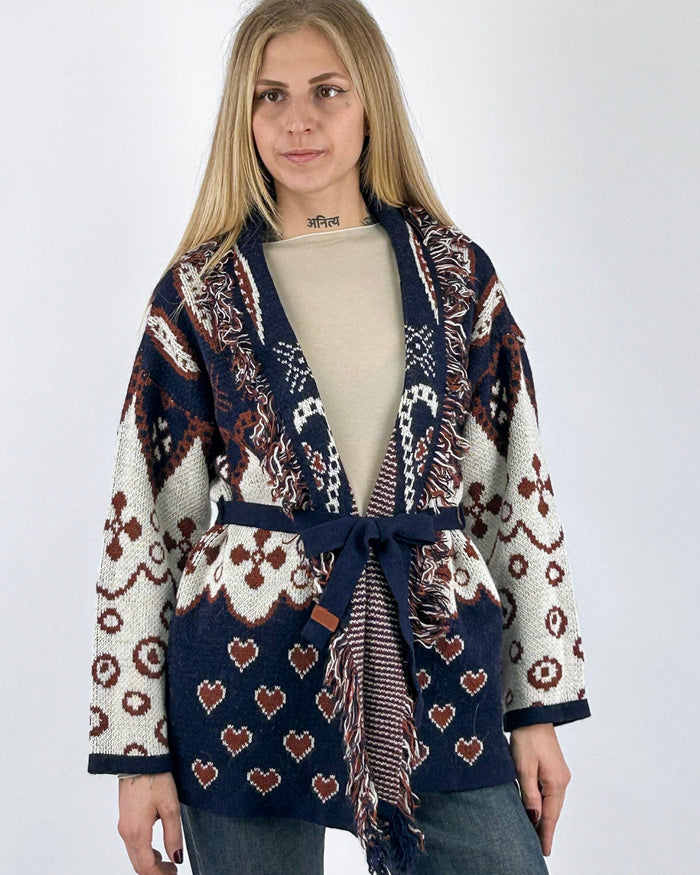 Cardigan donna in maglia fantasia con cintura in vita e bordi sfrangiati blu _ vista frontale