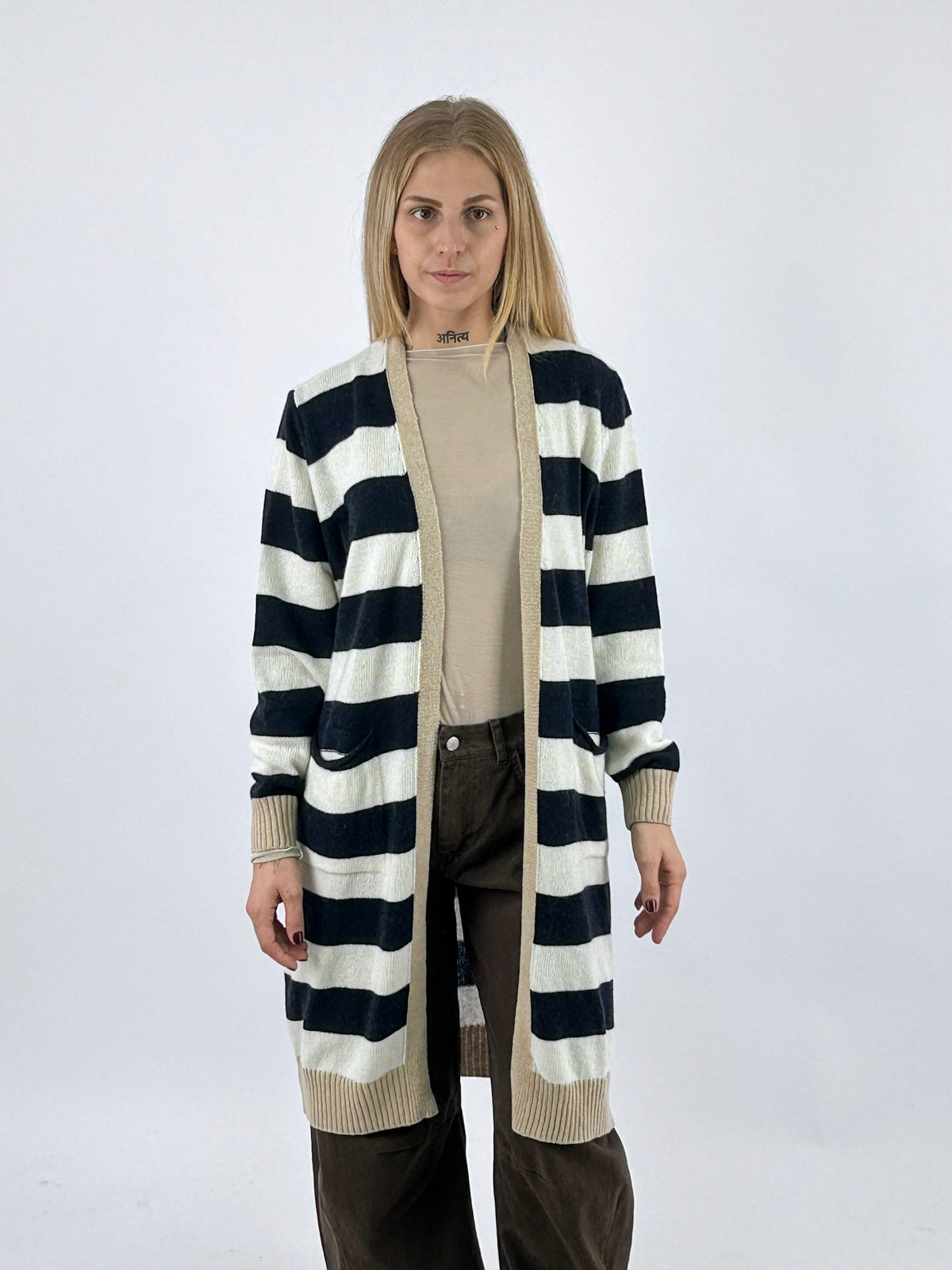 Cardigan donna lungo a righe aperto sul davanti con tasche applicate blu - vista frontale