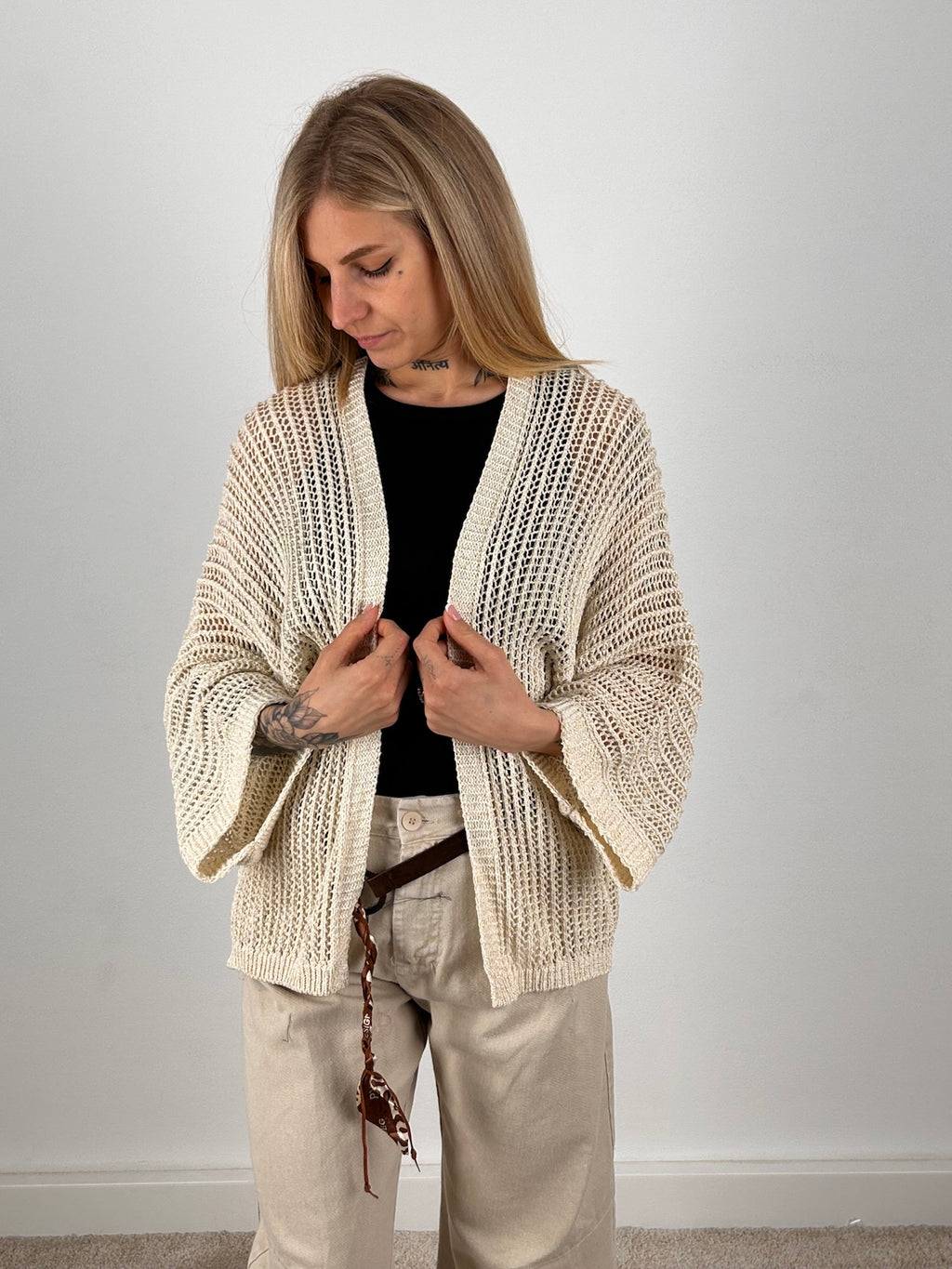  Cardigan rete luminosa – cardigan donna in rete con effetto brillante, stile glamour chic. vista frontale

