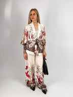 Completo Kimono Flower bianco da donna con fantasia floreale e pantalone ampio - vista frontale