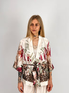 Completo Kimono Flower bianco da donna con fantasia floreale e pantalone ampio - vista kimono