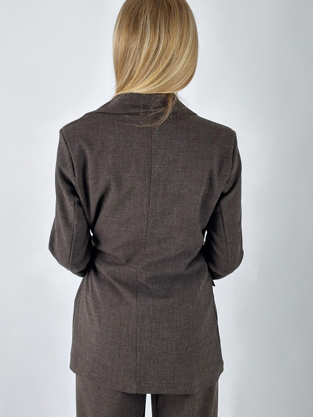 Completo marrone giacca con fiocco e pantalone, vista 4