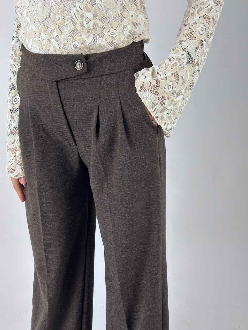 Completo marrone giacca con fiocco e pantalone, vista 6