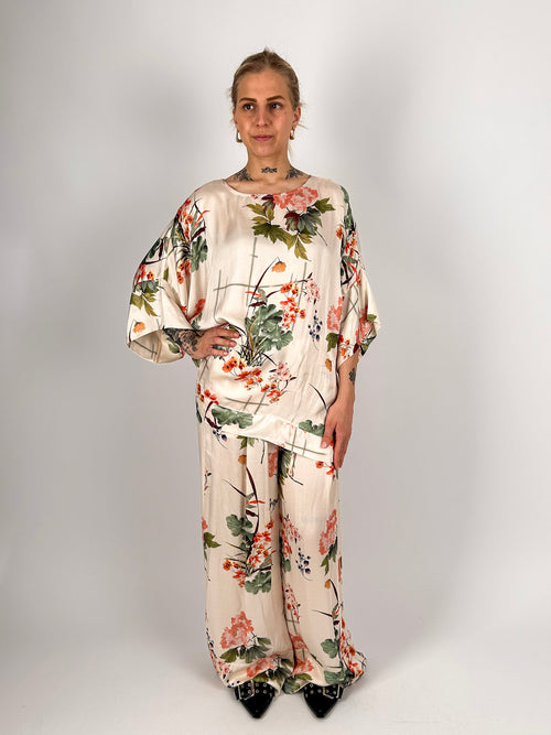 Completo donna floreale in viscosa con casacca over e pantalone ampio - vista frontale