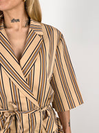 Completo Milano da donna con giacca morbida con cintura e pantalone ampio coordinato - dettaglio giacca
