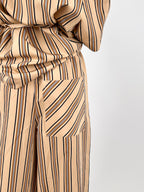 Completo Milano da donna con giacca morbida con cintura e pantalone ampio coordinato - dettaglio tasca