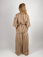 Completo Milano da donna con giacca morbida con cintura e pantalone ampio coordinato - vista retro