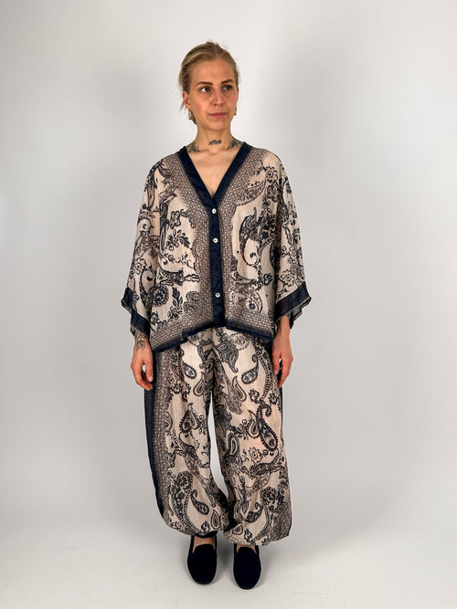 Completo donna boho fantasia paisley con casacca over e pantalone ampio - vista frontale