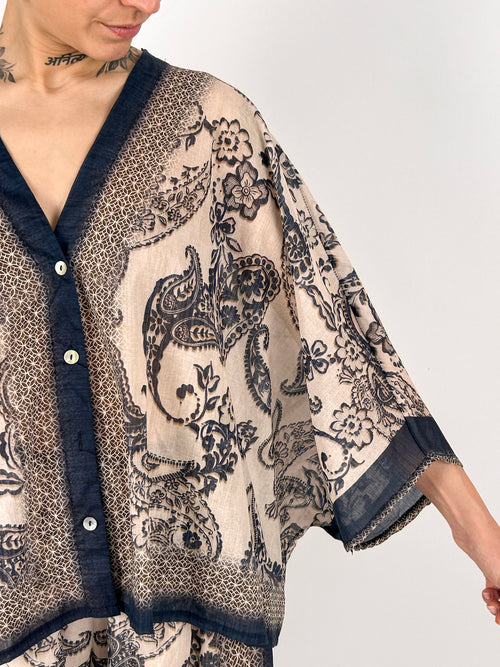 Completo donna boho fantasia paisley con casacca over e pantalone ampio - vista dettaglio