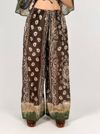 Completo donna in cotone con casacca morbida e pantalone ampio a fantasia - vista pantalone
