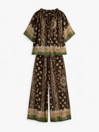 Completo donna in cotone con casacca morbida e pantalone ampio a fantasia - immagine gost