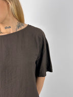 Completo donna morbido con maglia over e pantalone ampio. dettaglio maglia cioccolato 