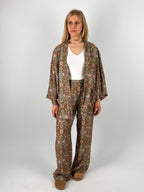 Completo donna fluido con giacca aperta e pantalone . vista completo