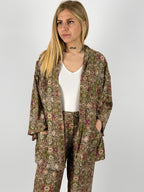 Completo donna fluido con giacca aperta e pantalone.. vista giacca