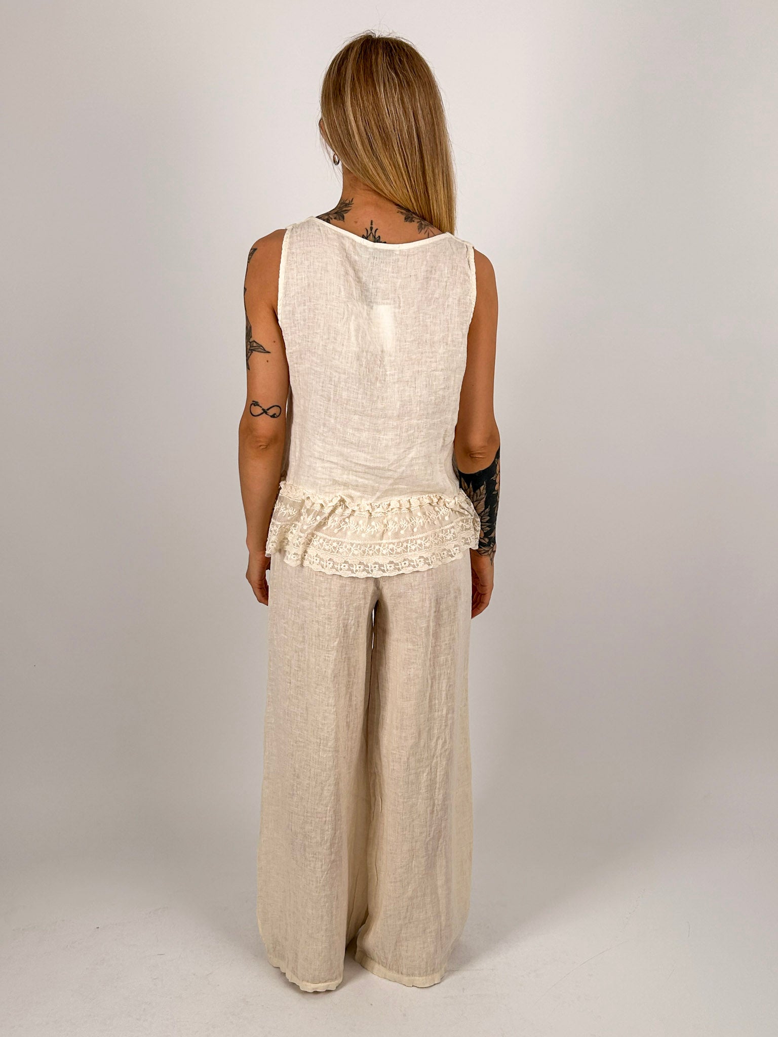 Completo donna in lino con gilet senza maniche e pantalone lungo coordinato - vista retro